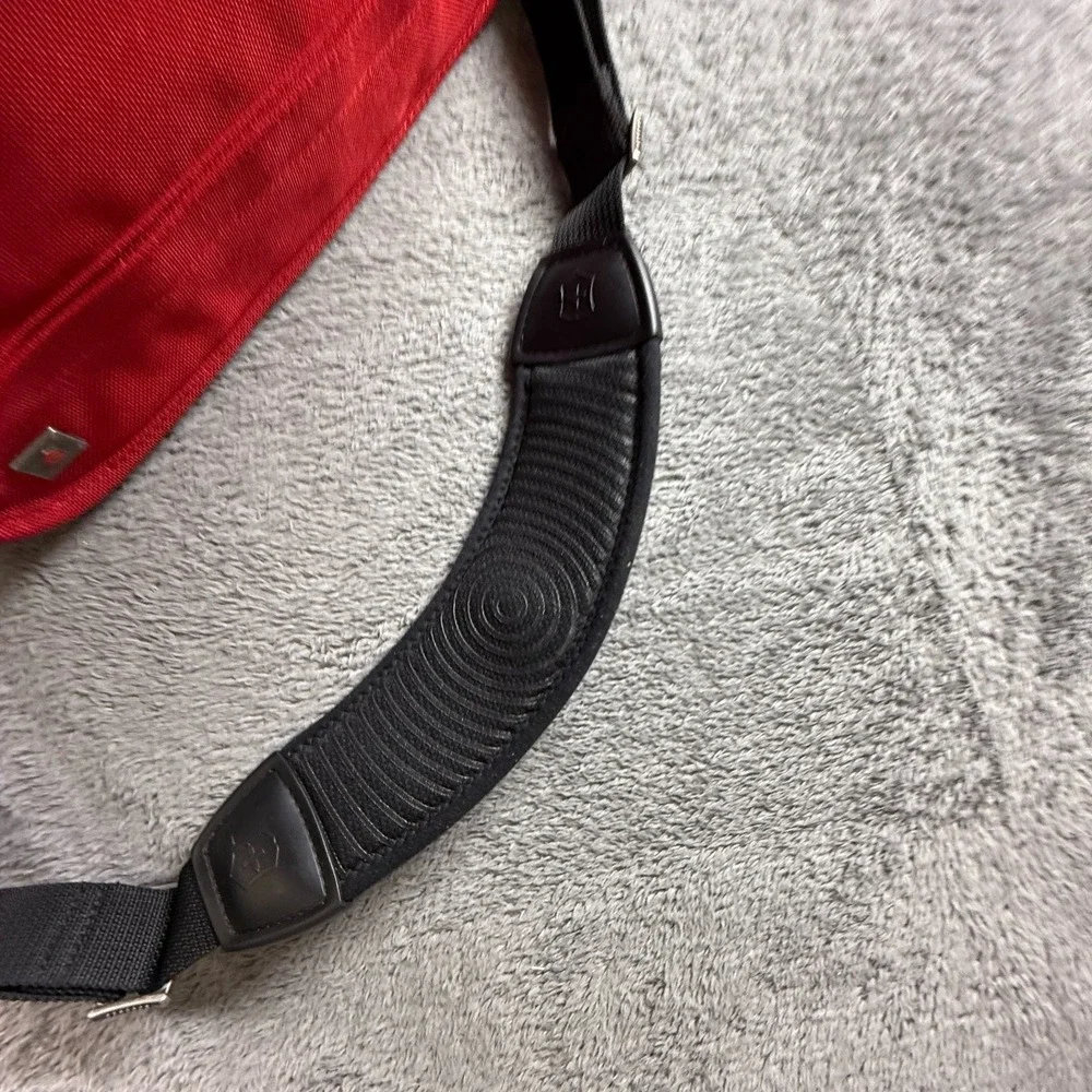Victorinox Swiss Army Duffel Carry On Bag Red Ballistic Canvas Crossbody Bag